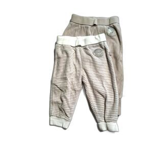 Set of two very soft and comfy pants for little one in 6-12M